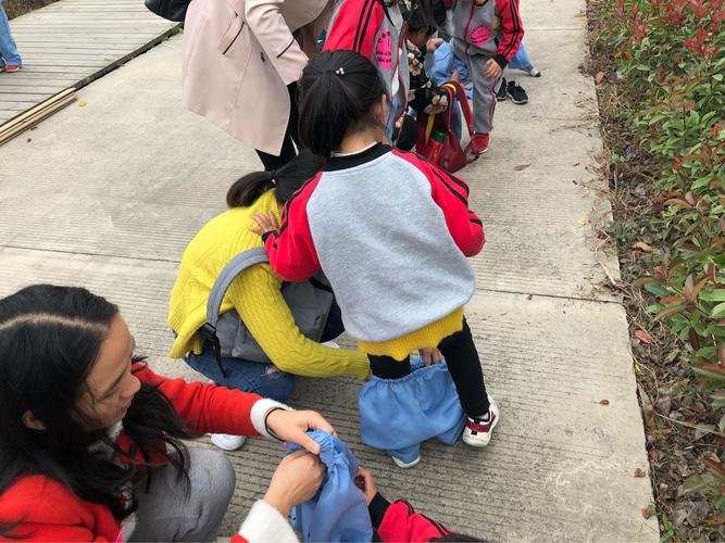 银杏尚郡幼儿园大一班小朋友们迎来了期待中的肥西花岗《流荇去哪儿