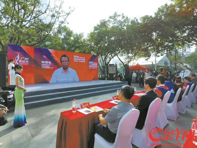 羊城晚报讯 记者苏荇摄影报道:12日,广州马拉松宣传大使,共和国勋章